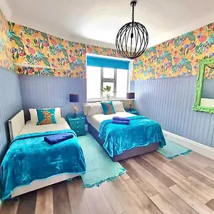  Apartment Yellow Lemur - Lemur - Short Stroll To The - Free Wifi United Kingdom